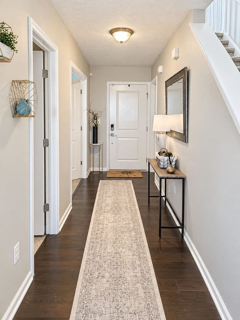 Greenfield House: 220 Sawdust Trl