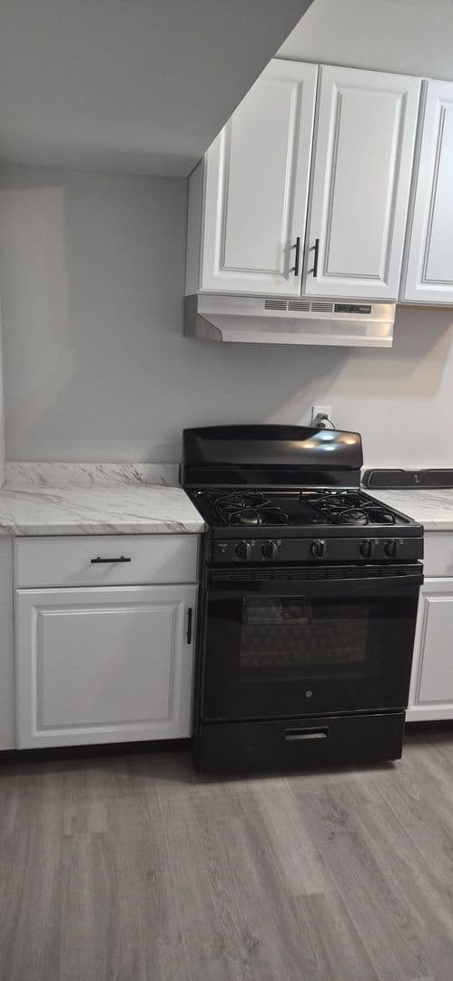 Saint Louis House: 10605 Dunkeld Cir