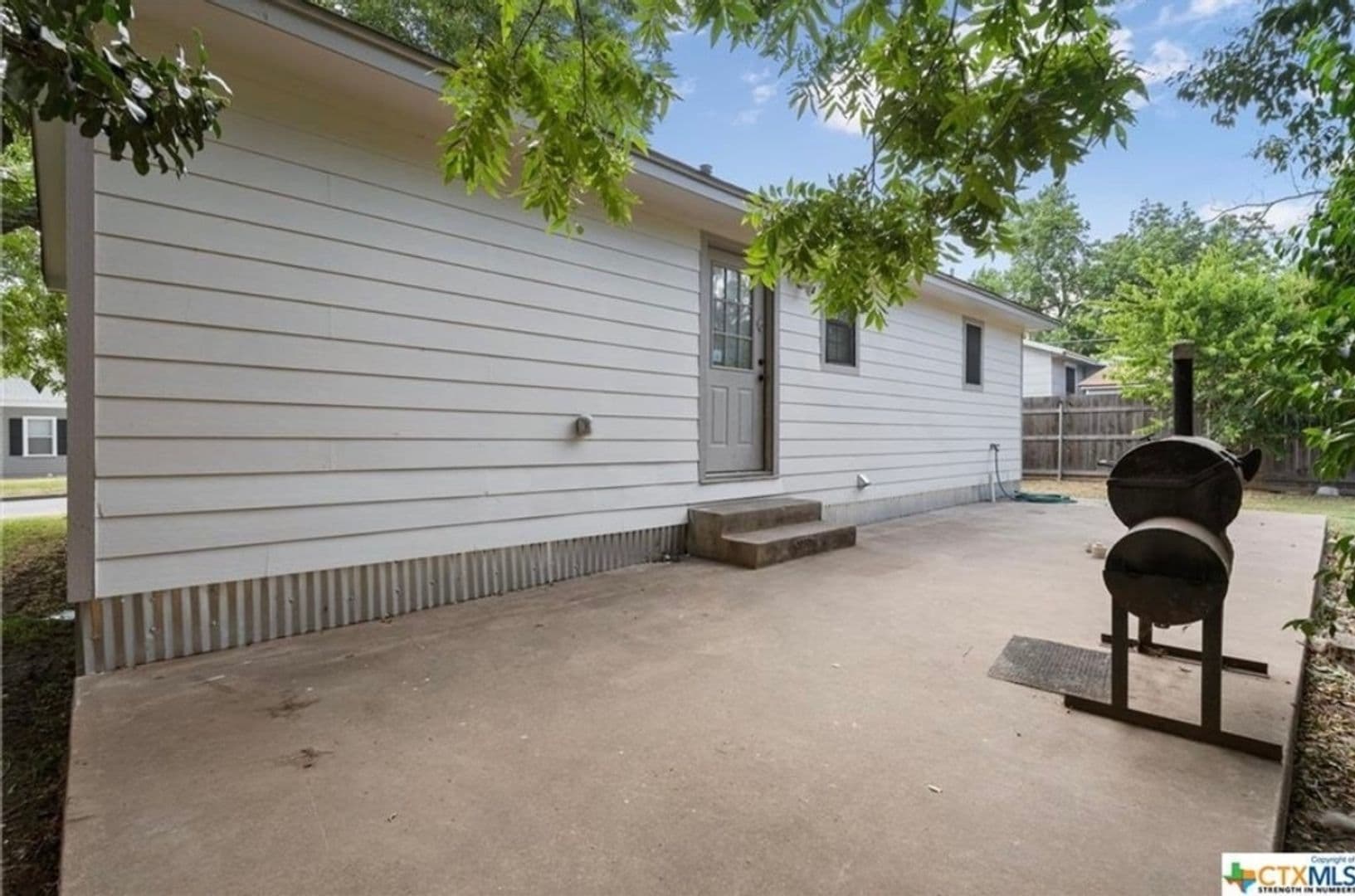 Taylor House: 610 Vernon St