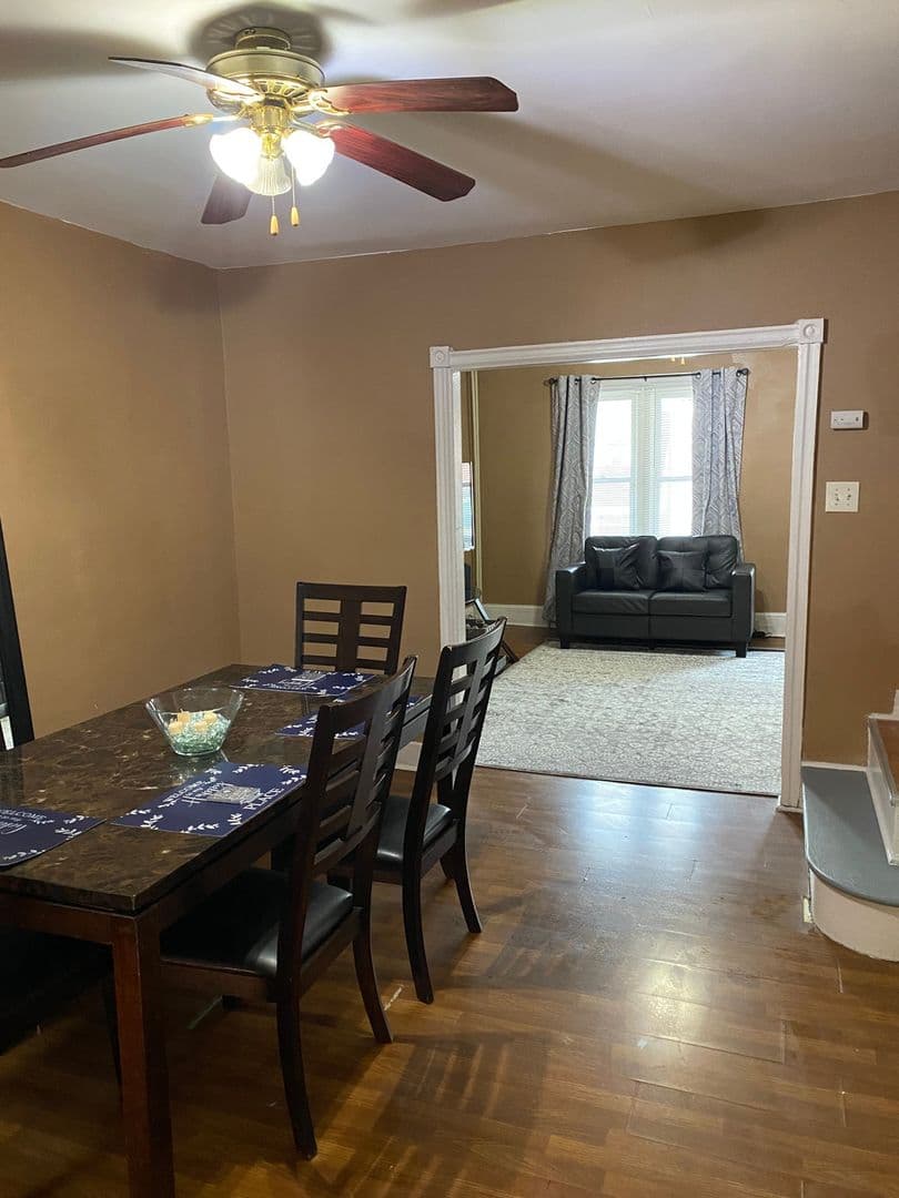 Wilmington House: 7 E 25th St
