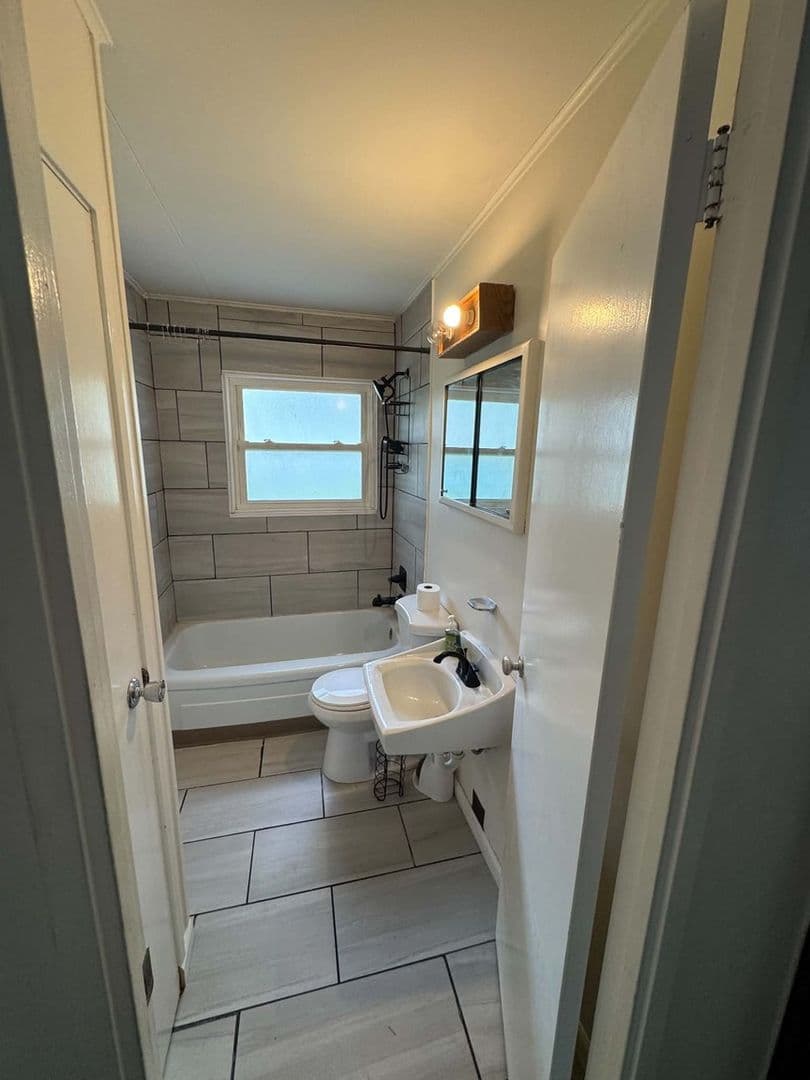 Belleville House: 4113 Betty Dr