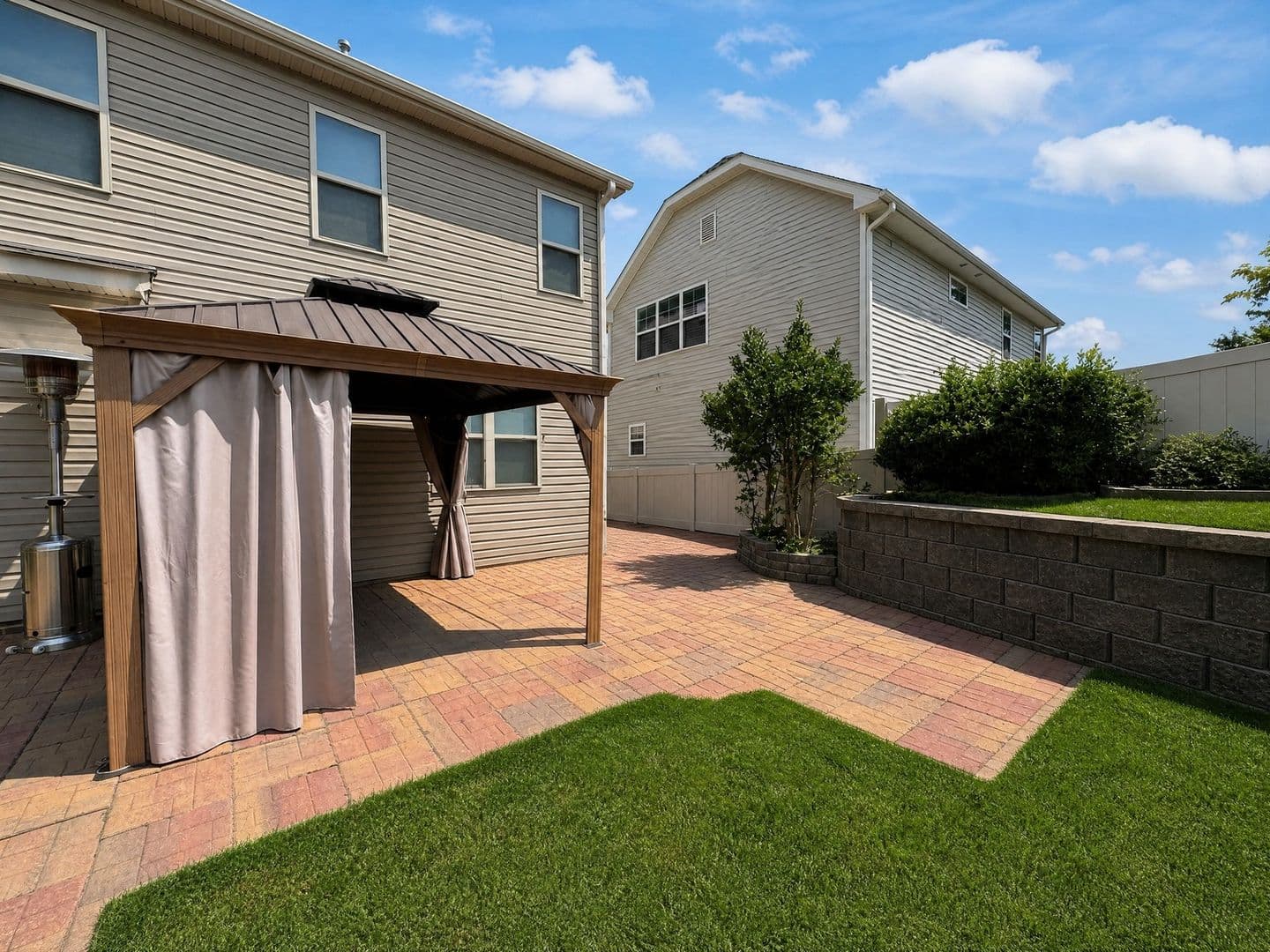 Knightdale House: 1402 Lena Ln