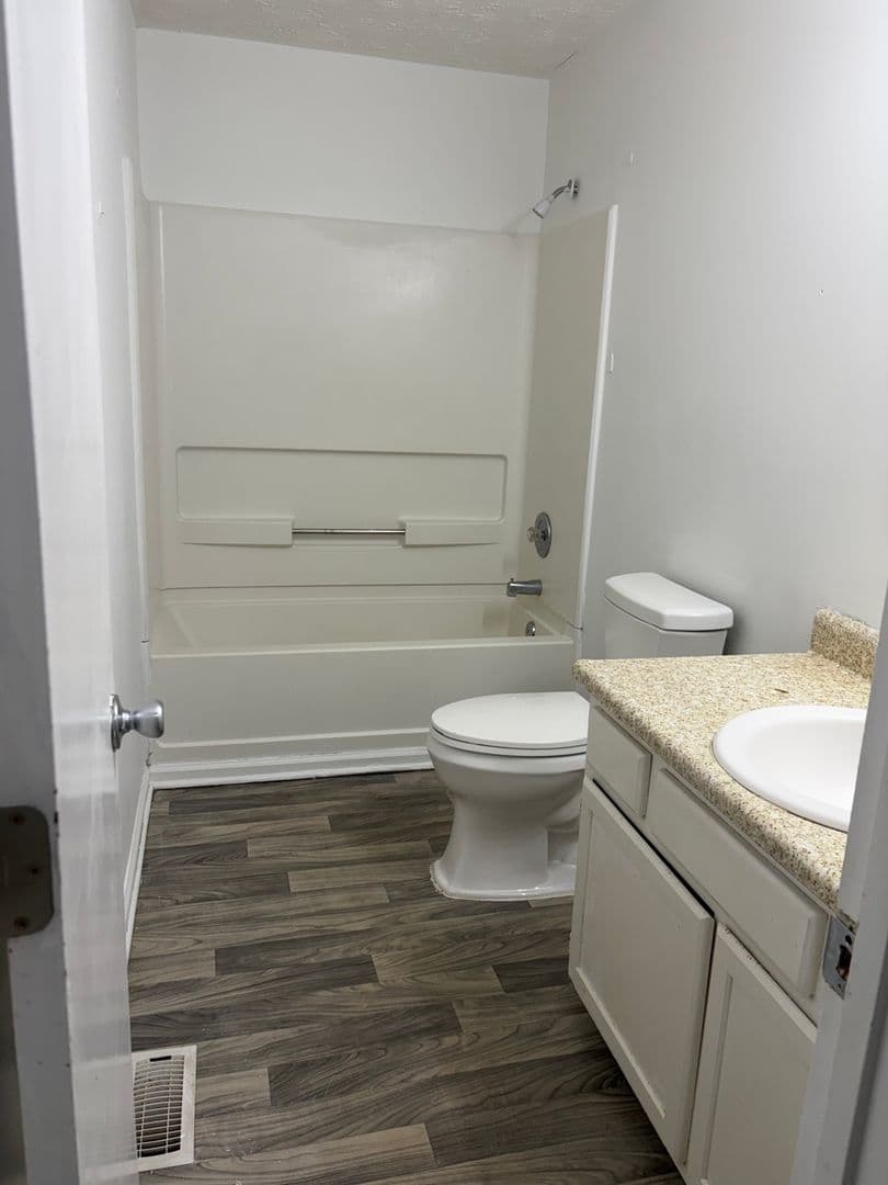 Fayetteville House: 3323 Scotty Hill Rd