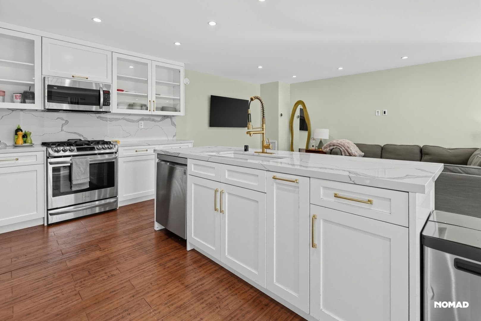 Los Angeles House: 4875 Wicopee Ave