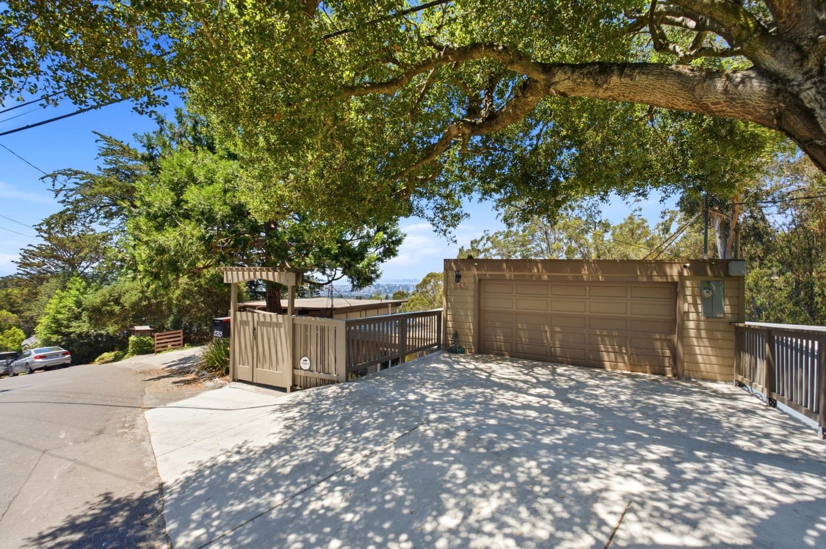Oakland Townhome: 2323 Mastlands Dr