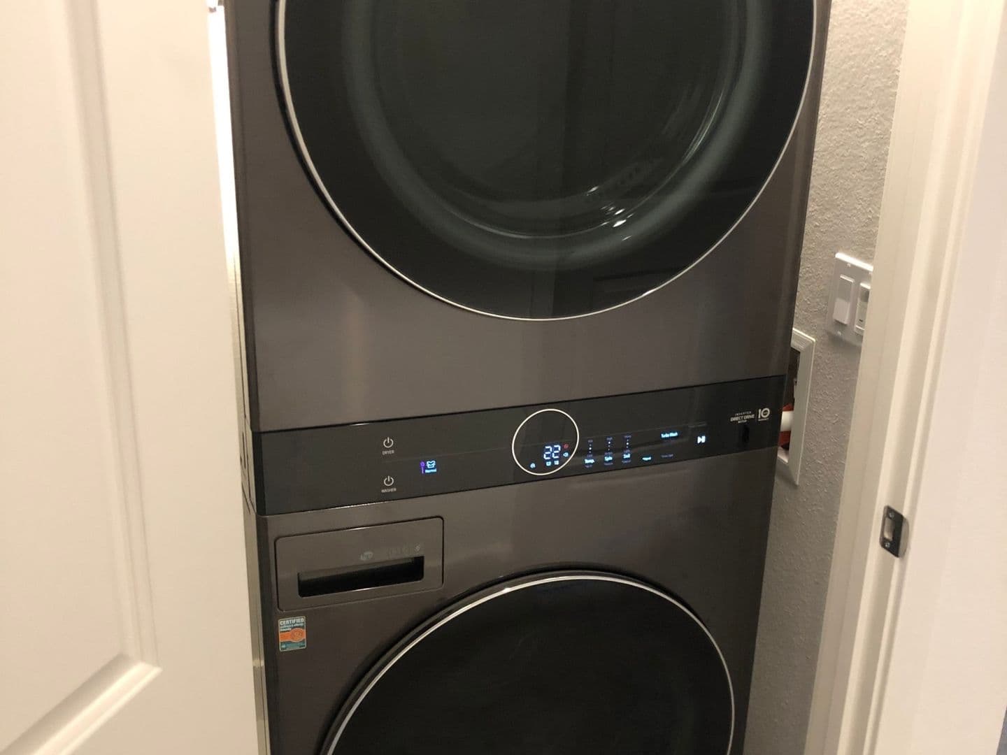 Richmond Condo: 814 Marina Way S