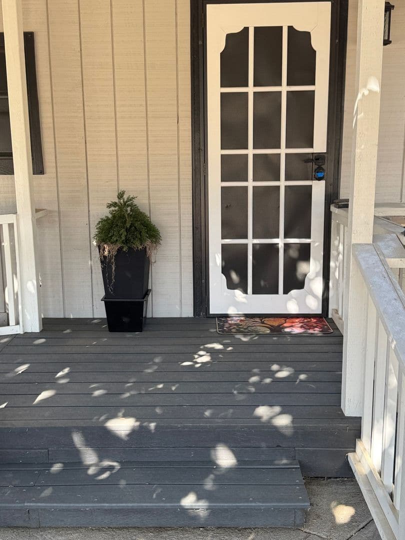 Visalia House: 16534 Avenue 291