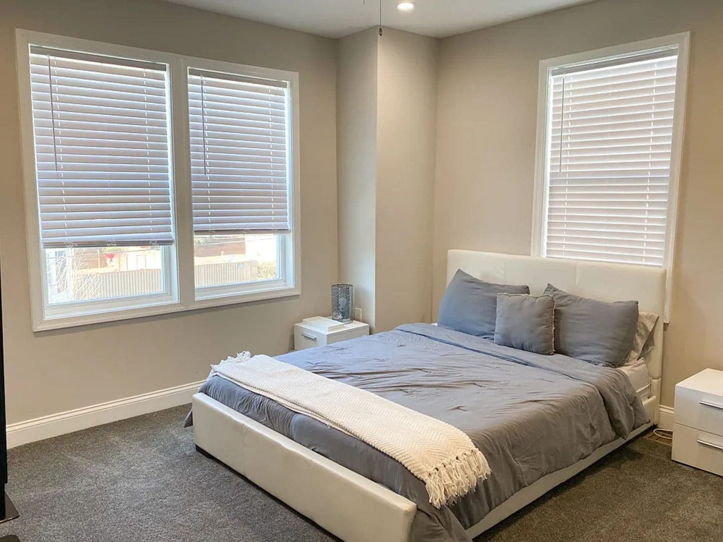 Washington House: 3220 9th Pl Se