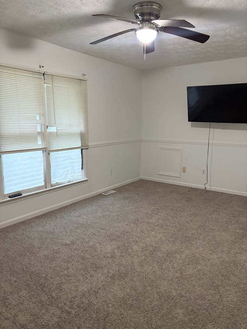 Fayetteville House: 3323 Scotty Hill Rd
