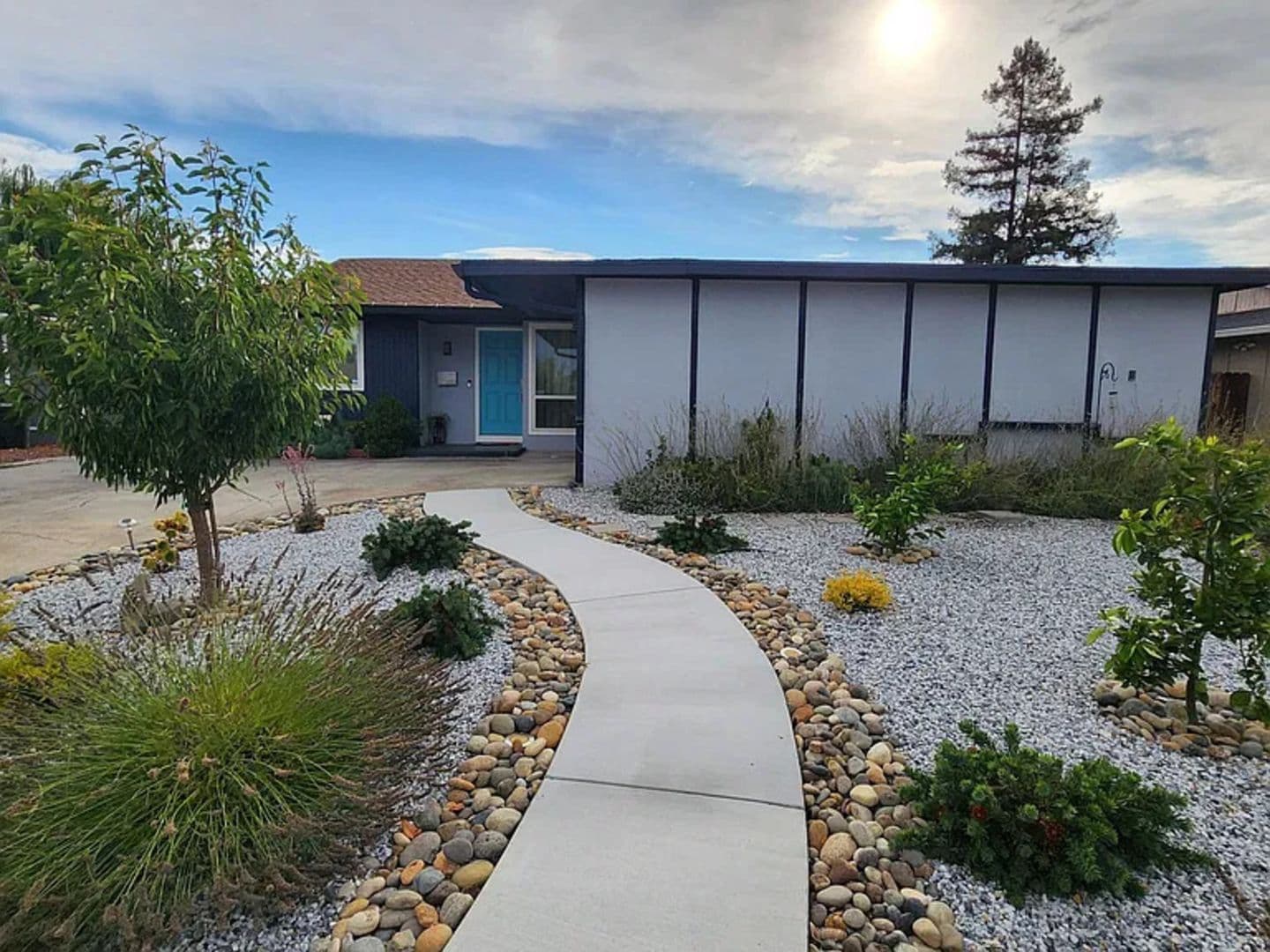Livermore House: 1032 Hollyhock St