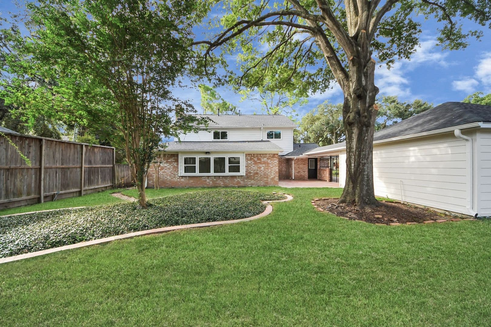 Houston House: 10806 Olympia Dr