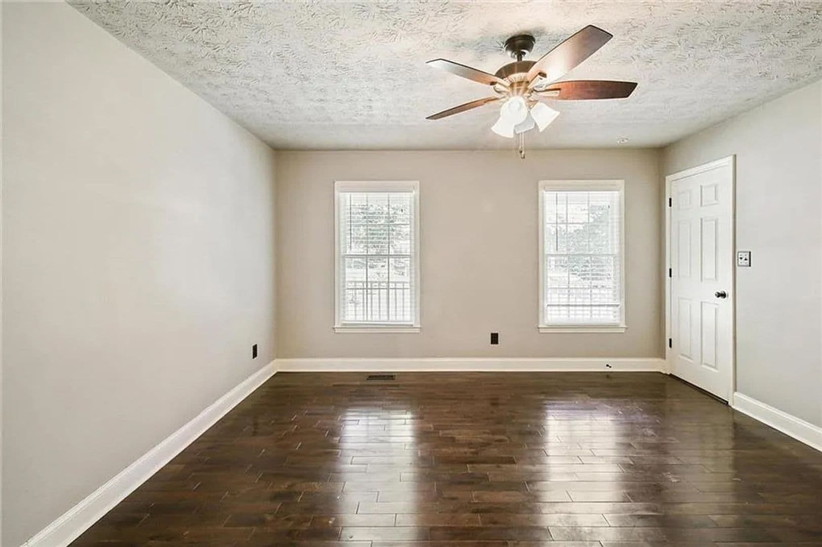 Villa Rica House: 1370 Fernwood Ct