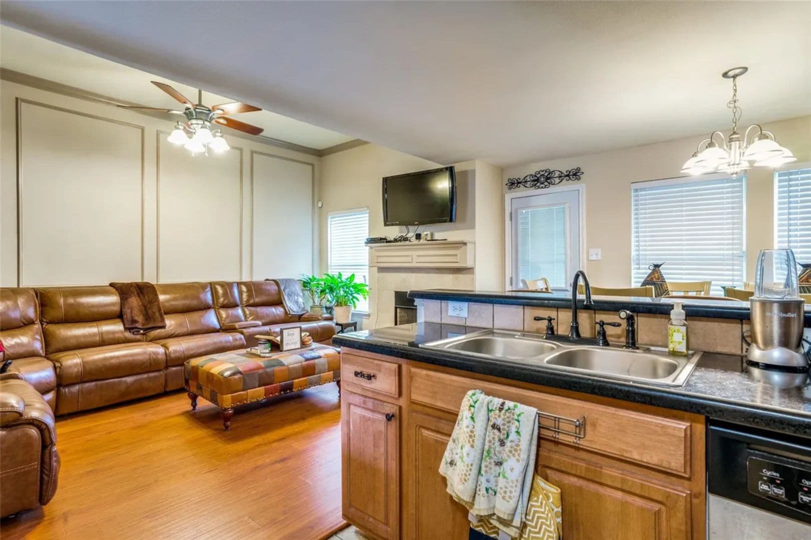 Euless House: 12629 Oceanside Dr