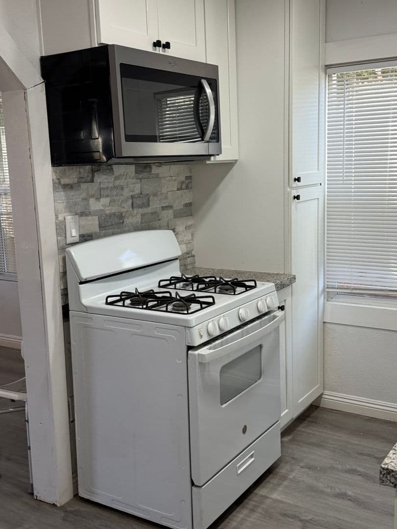 Visalia House: 16544 Avenue 291