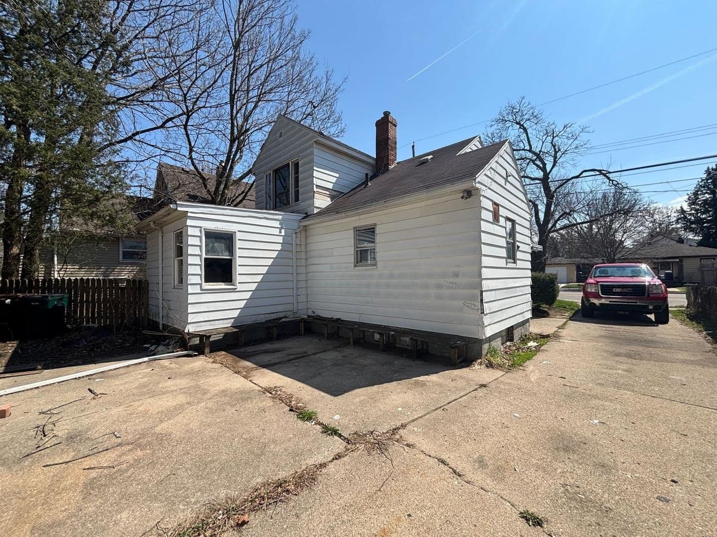 Lansing House: 1216 W Mount Hope Ave