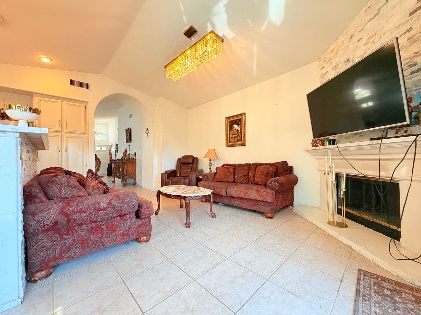 Santa Clarita House: 20350 Calhaven Dr