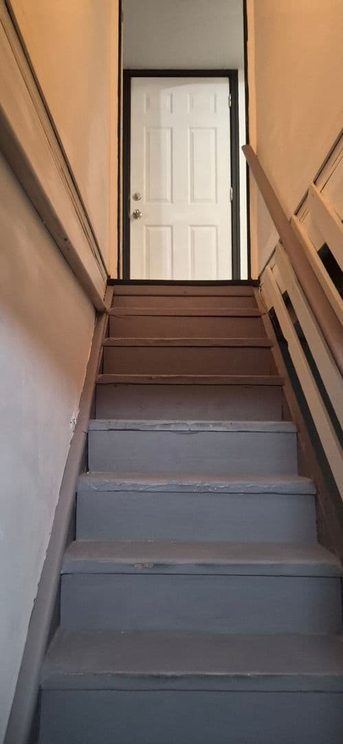 Saint Louis House: 10605 Dunkeld Cir
