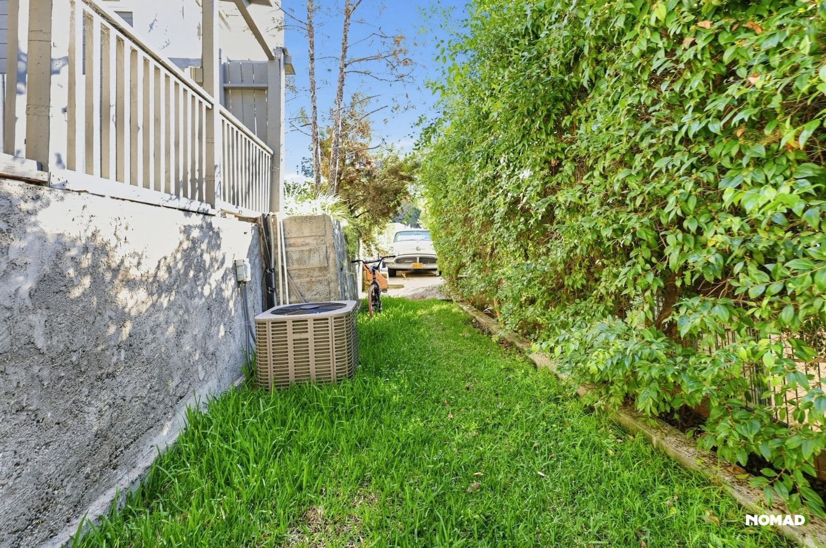 Los Angeles House: 4875 Wicopee Ave