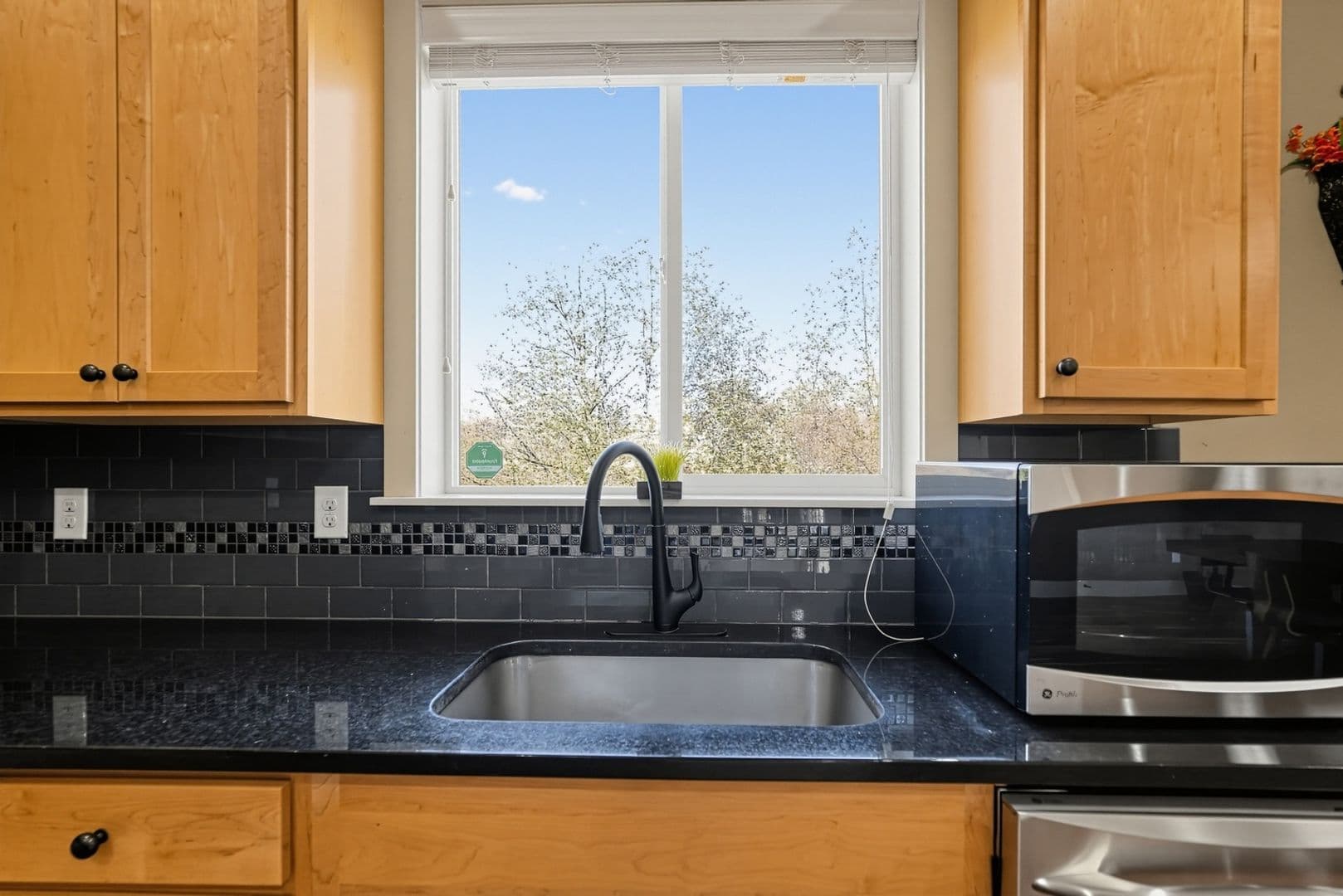 Portland House: 3830 NW Unrath Pl