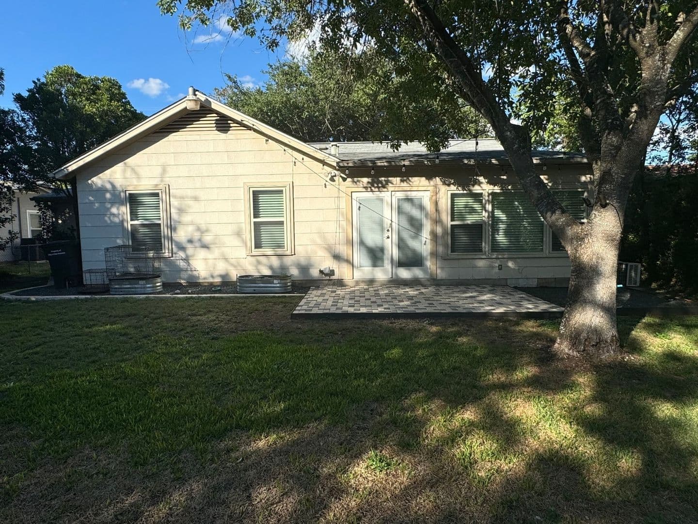 San Antonio House: 322 Shropshire Dr