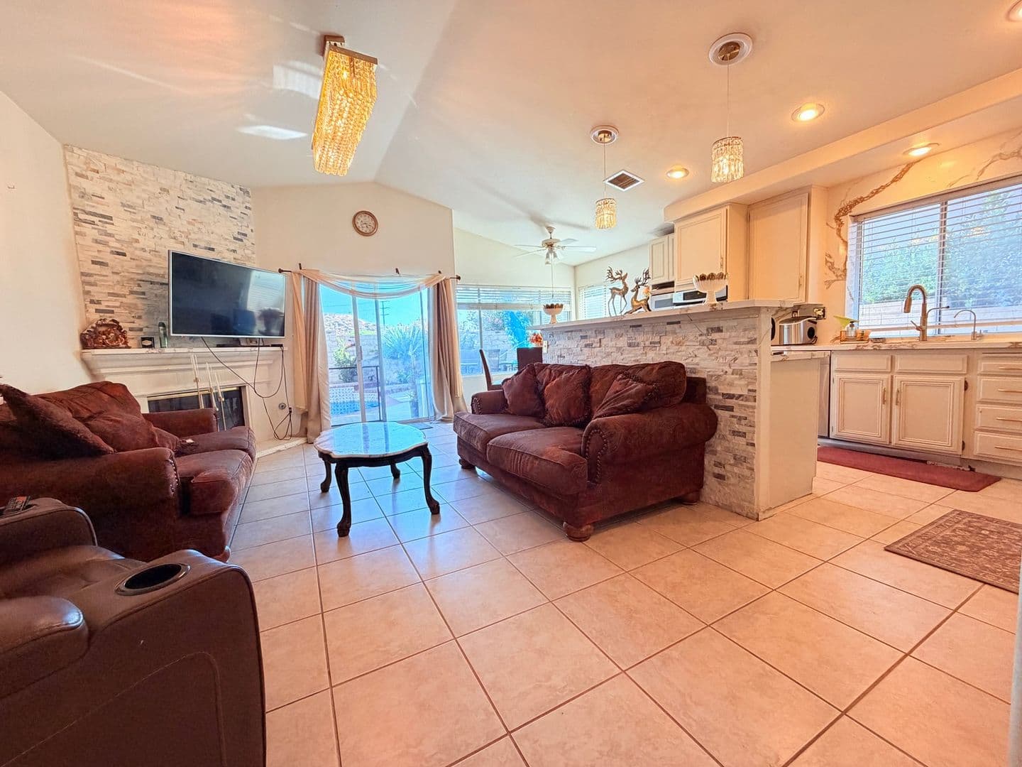Santa Clarita House: 20350 Calhaven Dr
