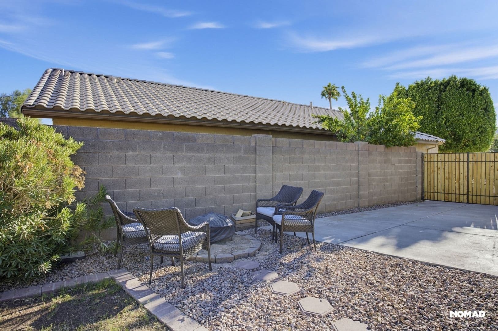 Gilbert House: 141 S Quartz St