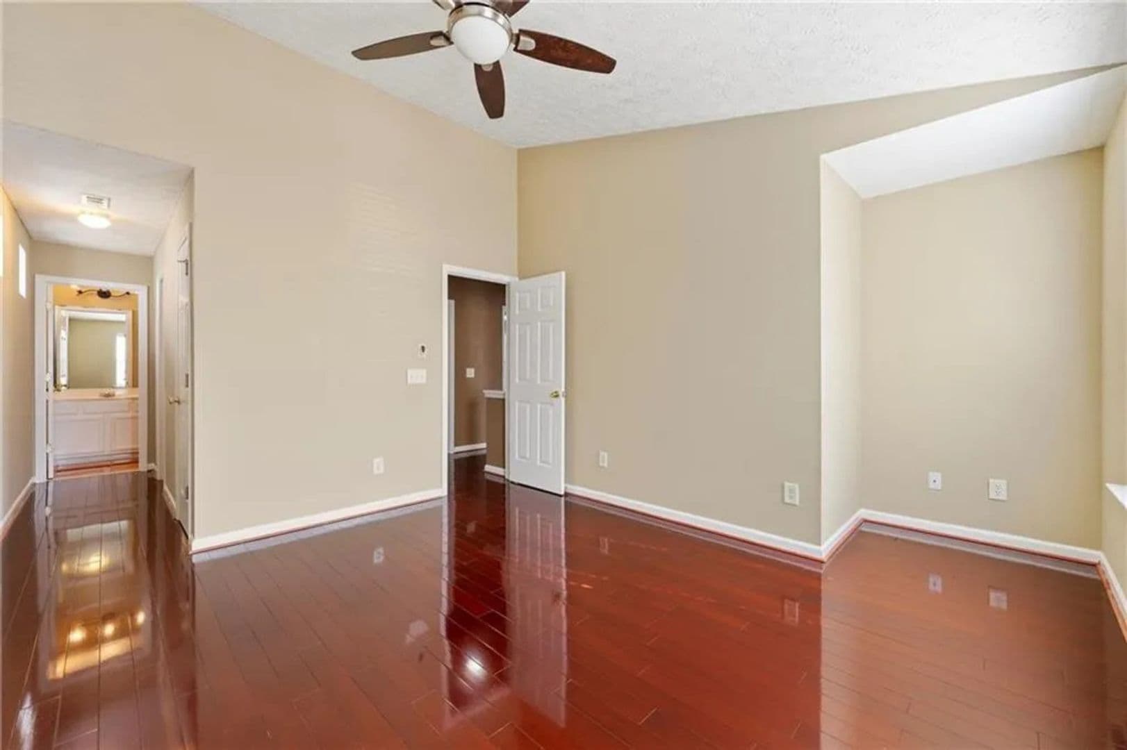 Cumming House: 5125 Sky Ridge Way
