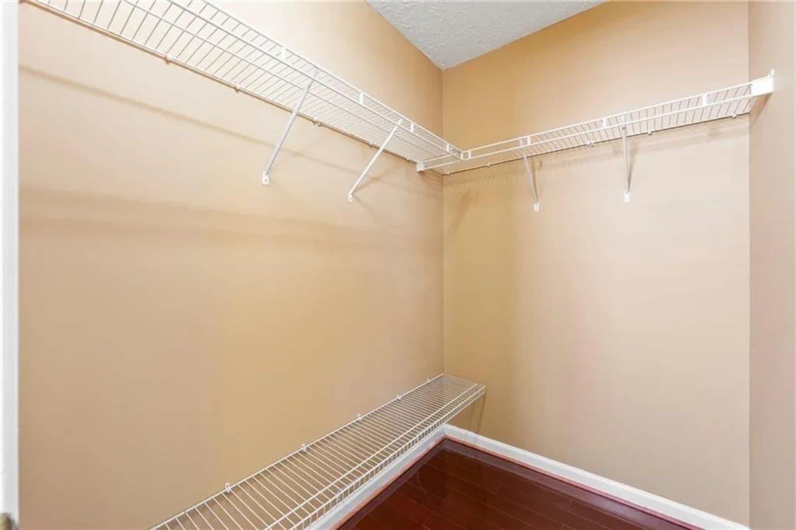 Cumming House: 5125 Sky Ridge Way
