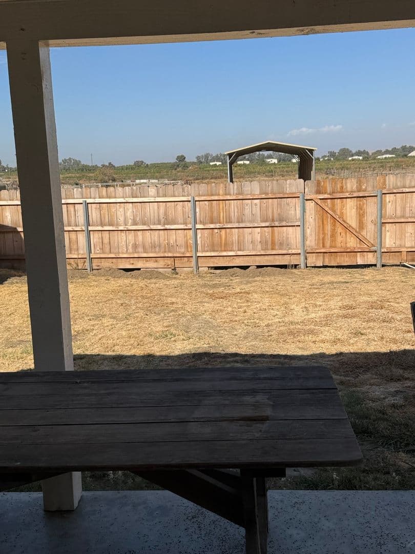 Visalia House: 16534 Avenue 291