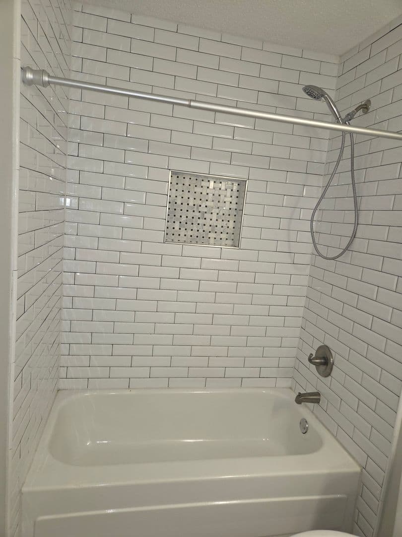 Crestview House: 503 Tall Pines St