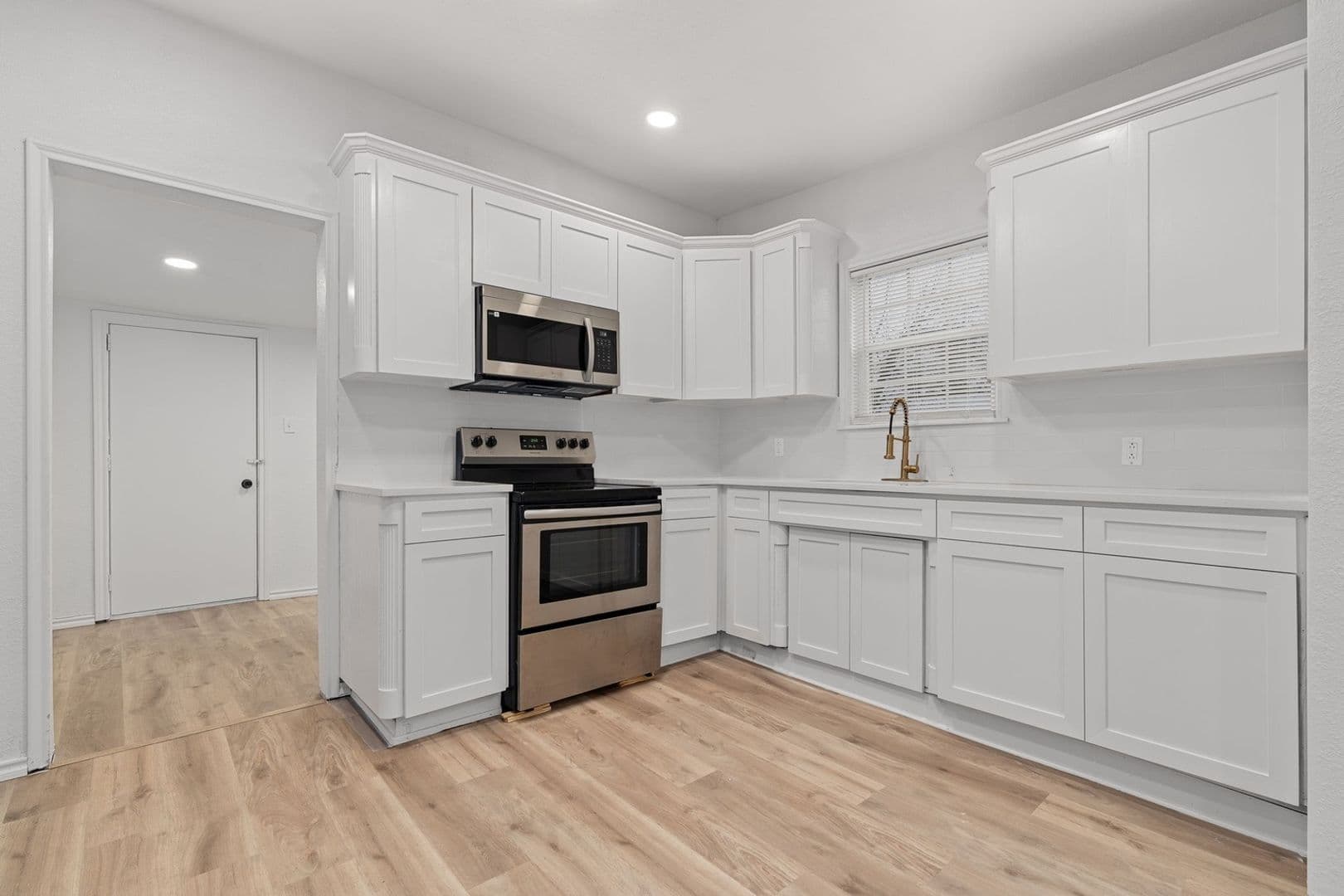 Fort Worth House: 1032 E Tucker St