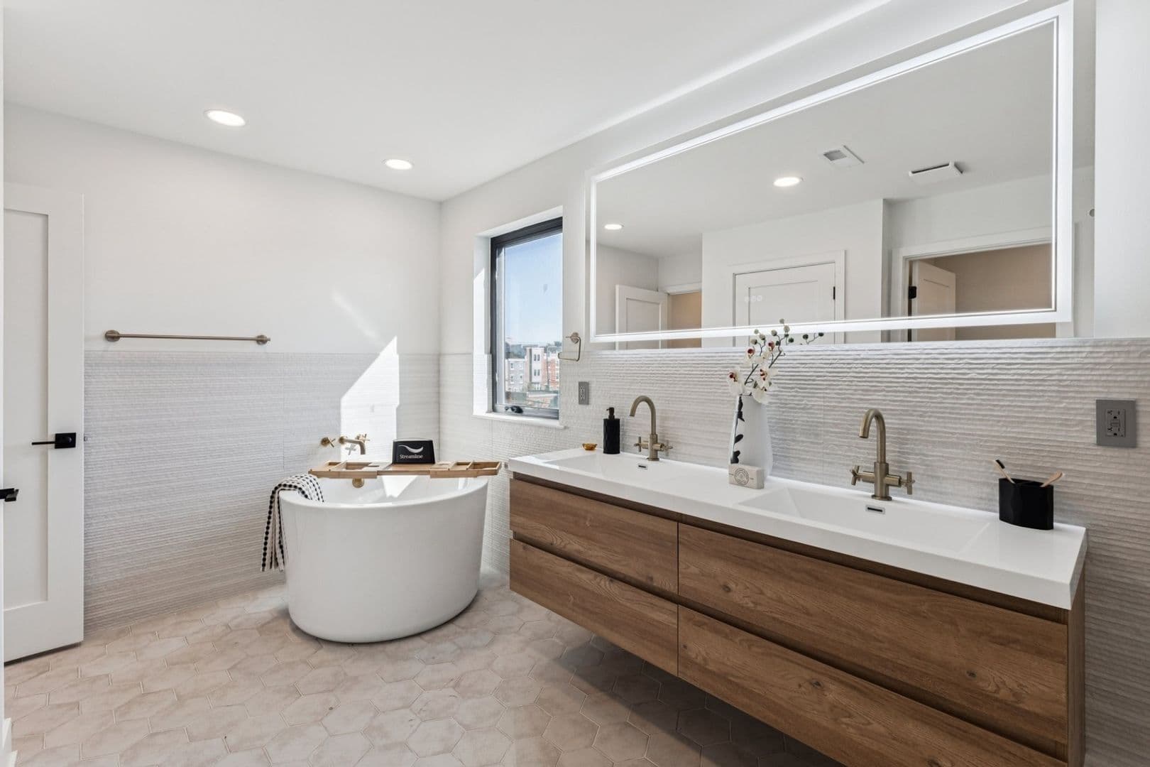 Philadelphia House: 739 N Capitol St
