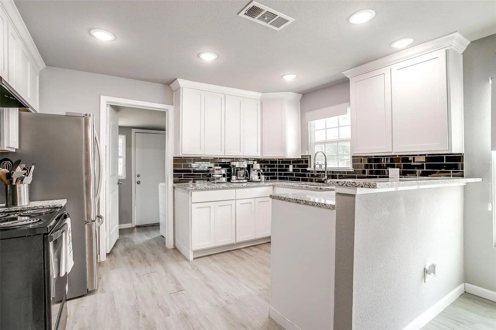 Fort Worth House: 1044 E Ramsey Ave
