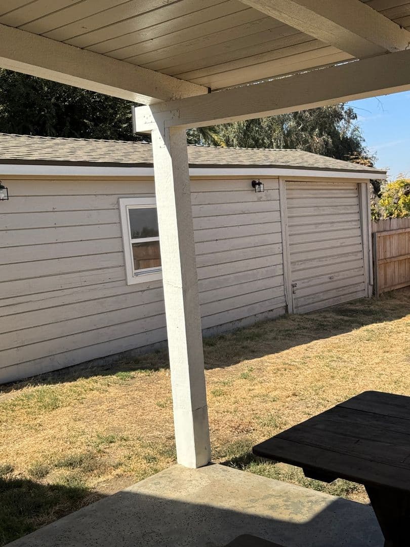 Visalia House: 16534 Avenue 291