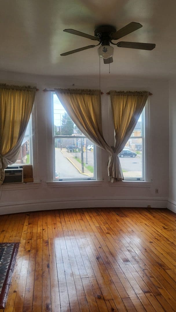 East Mc Keesport Townhome: 1130 Broadway Ave