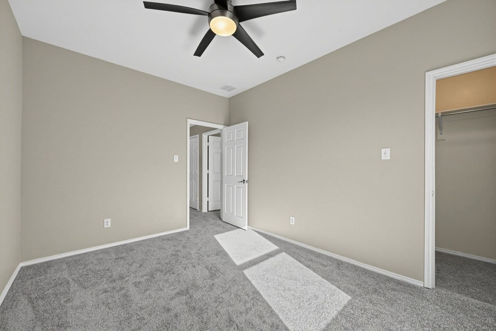 Fort Worth House: 517 High Desert Dr