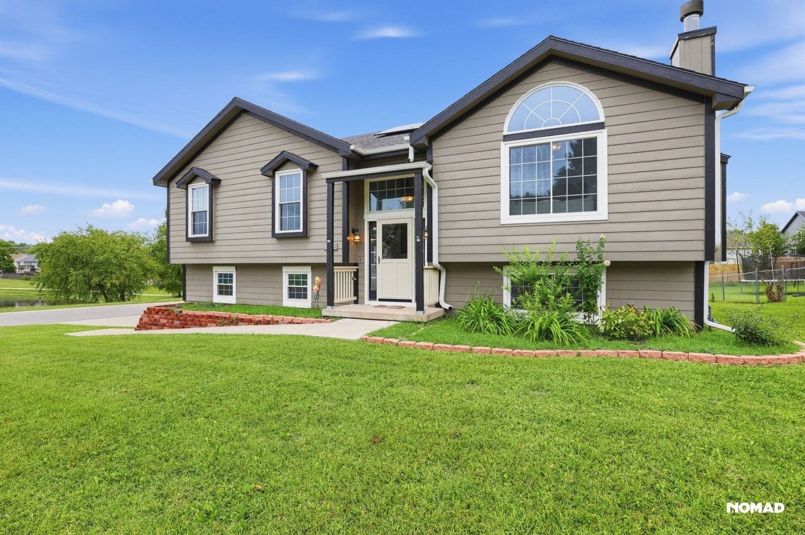 Belton House: 16403 Hinkle Ave