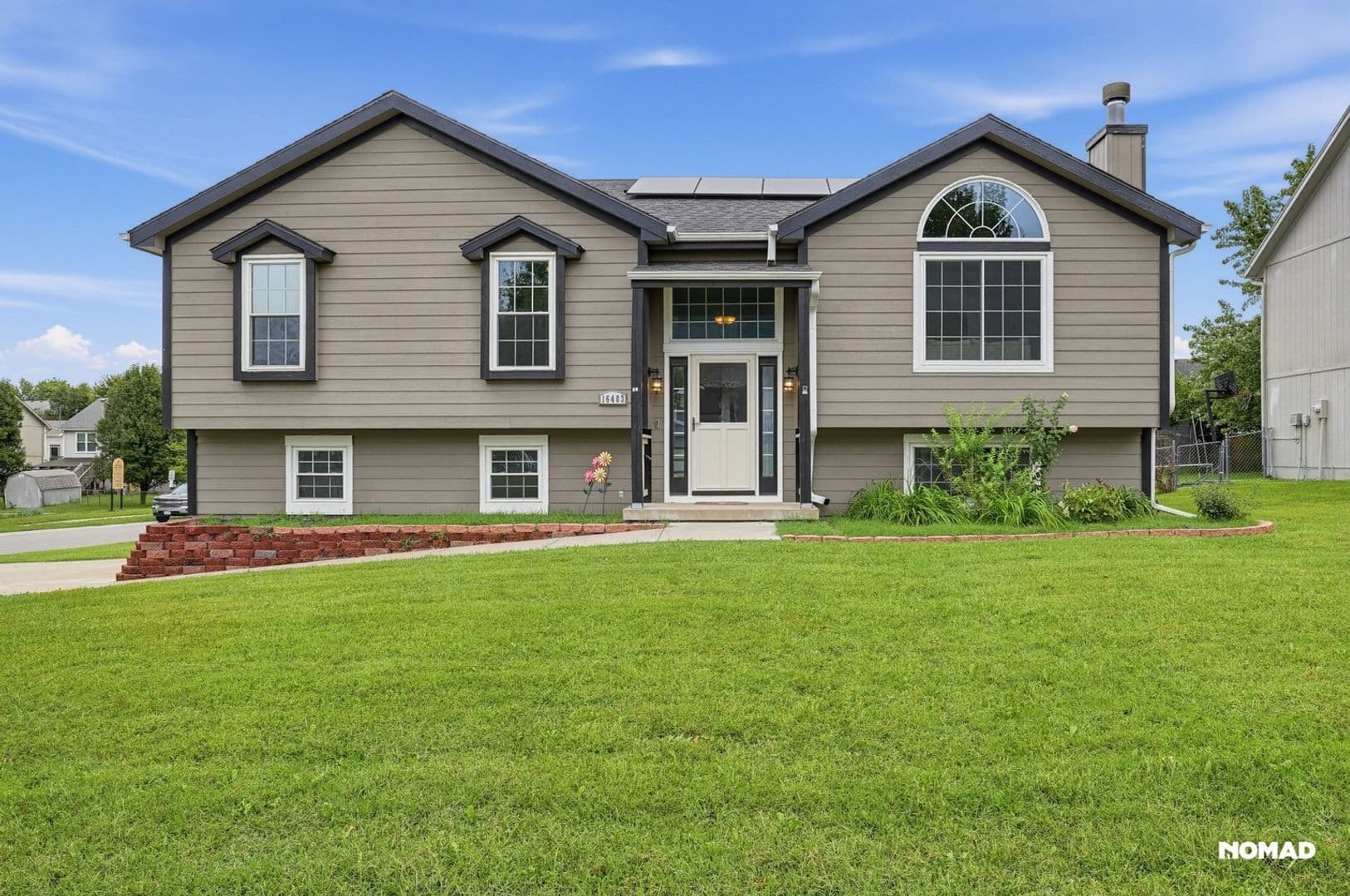 Belton House: 16403 Hinkle Ave
