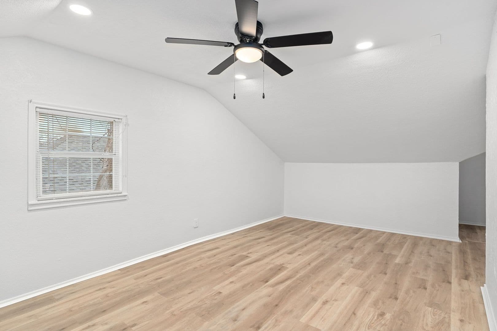 Fort Worth House: 1032 E Tucker St