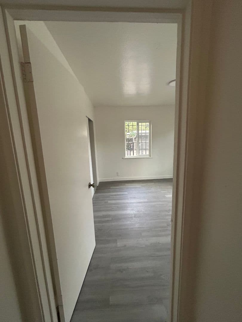 Oakland Townhome: 2324 92nd Ave