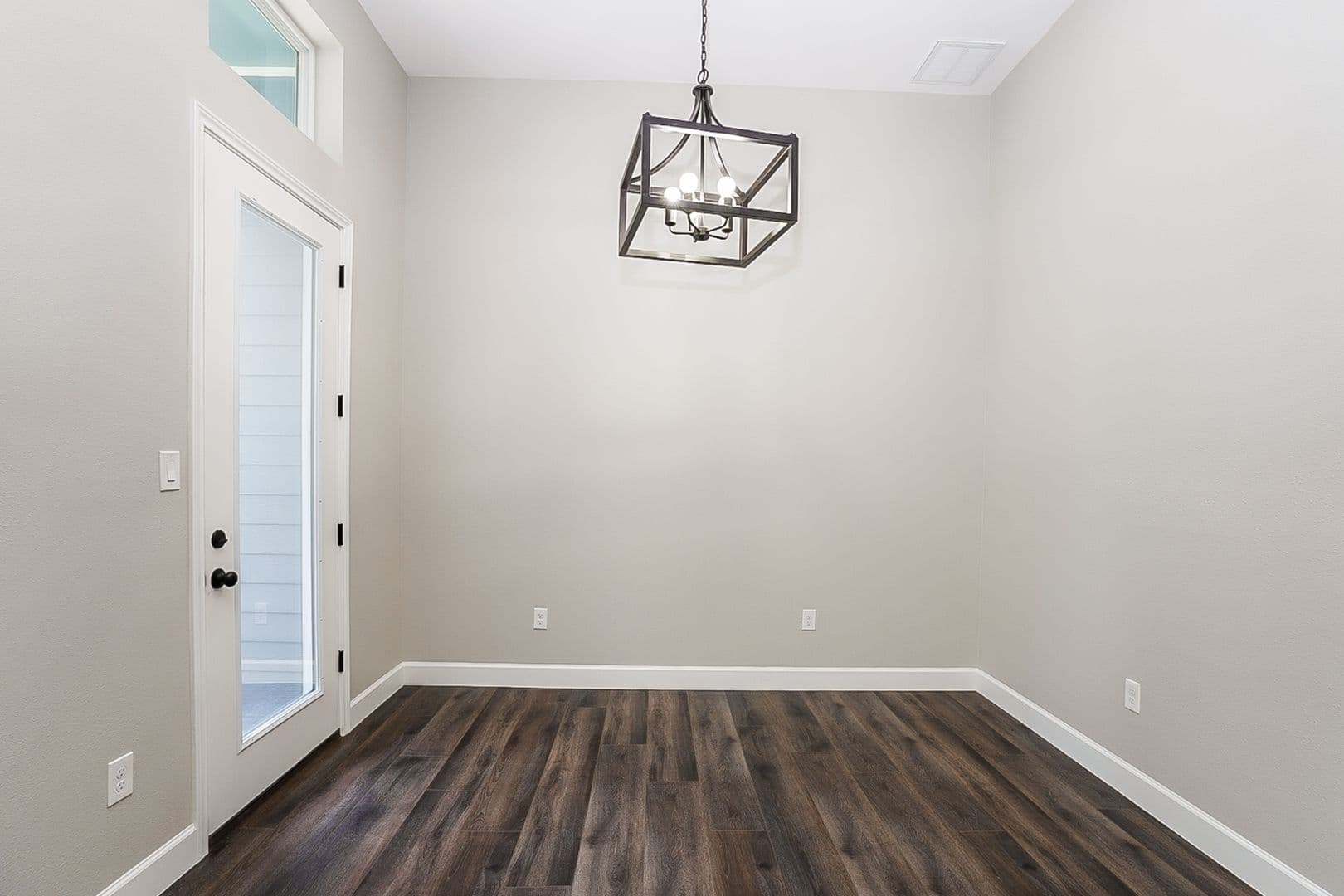 Houston House: 2118 Oatfield Dr