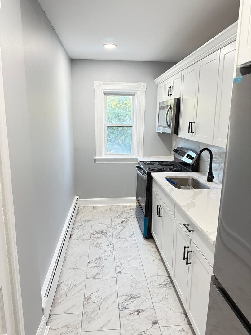 Manchester Townhome: 8 Lamprey St