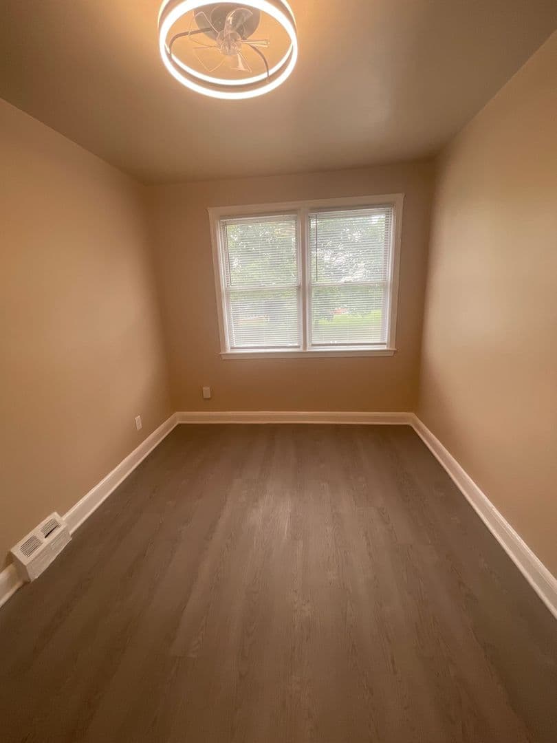 Essex House: 551 Welbrook Rd
