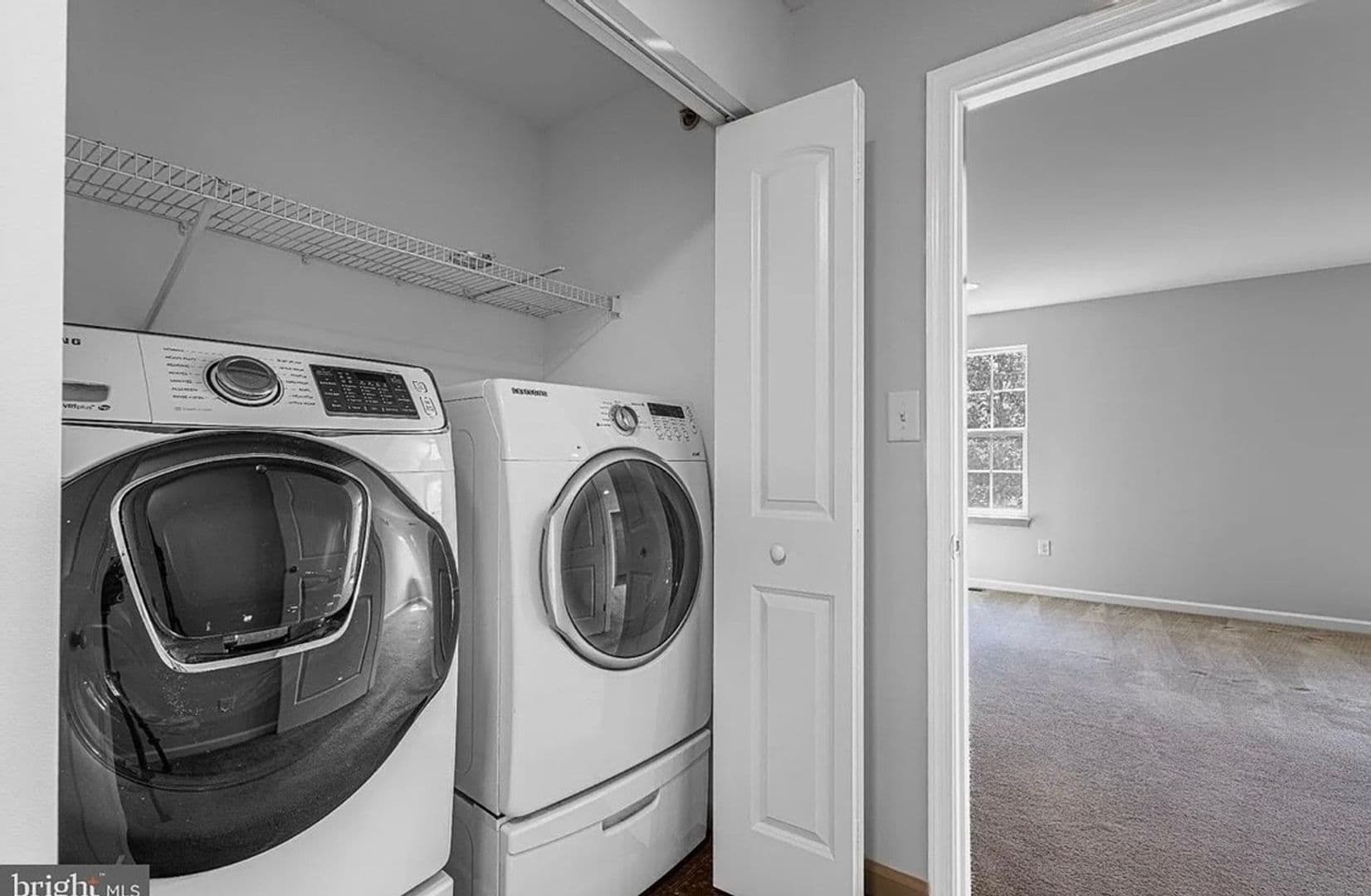 Newark Townhome: 621 S Twin Lakes Blvd