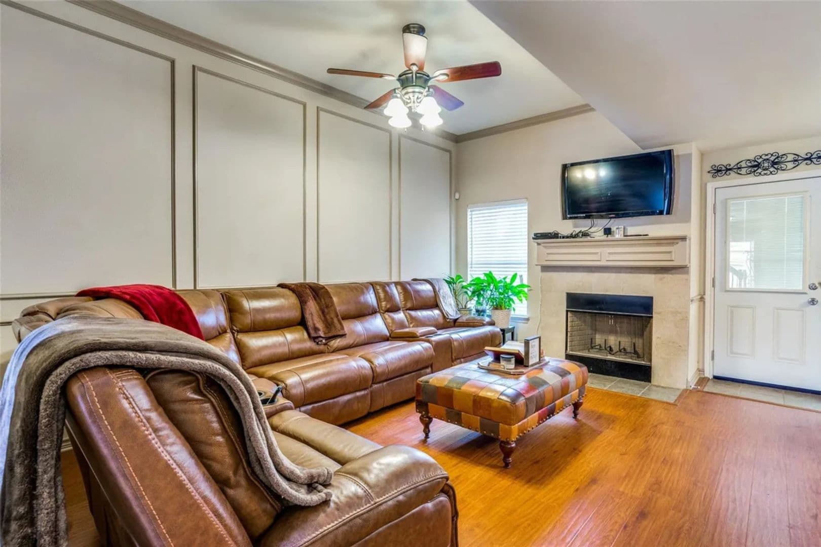 Euless House: 12629 Oceanside Dr
