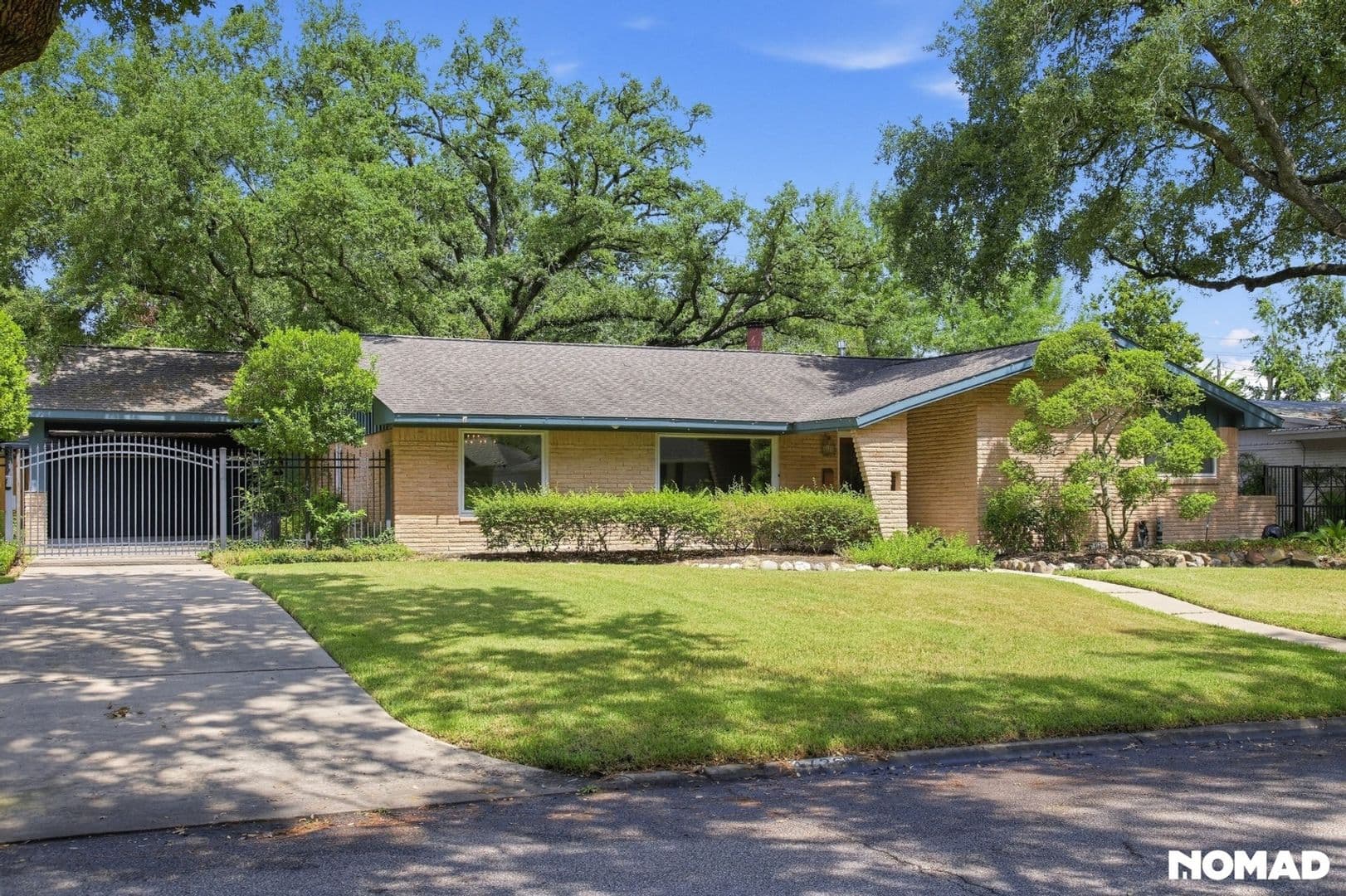 Houston House: 4726 Omeara Dr