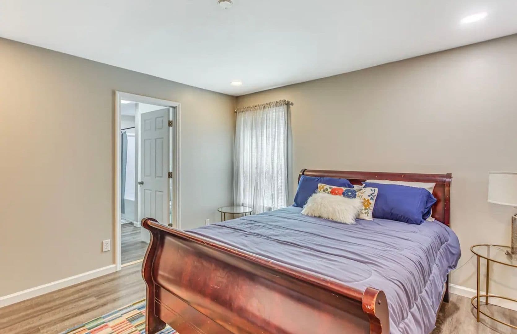 Whiteville House: 208 E Columbus St