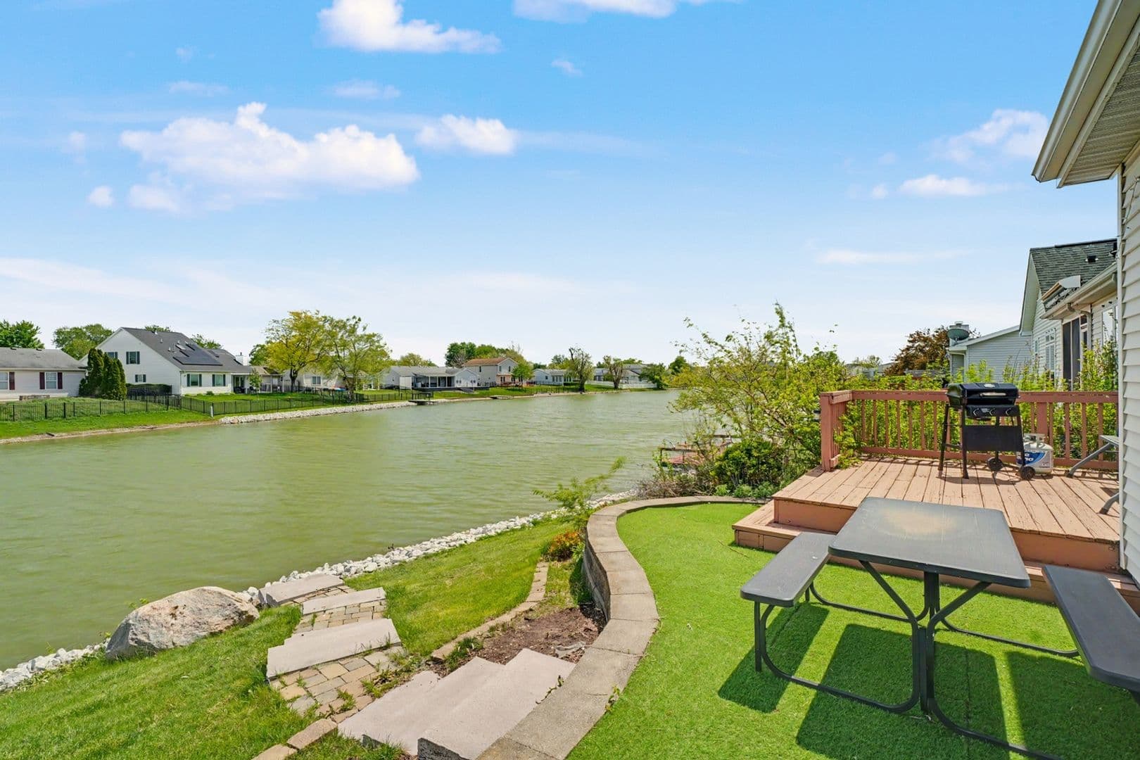Champaign Townhome: 708 Erin Dr