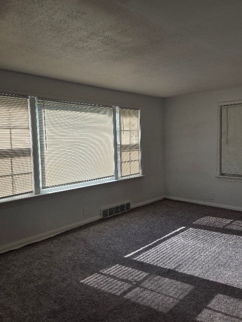 Saint Louis House: 1816 N Hanley Rd