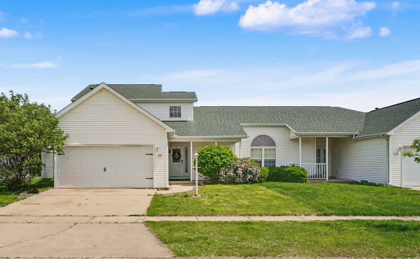 Champaign Townhome: 708 Erin Dr